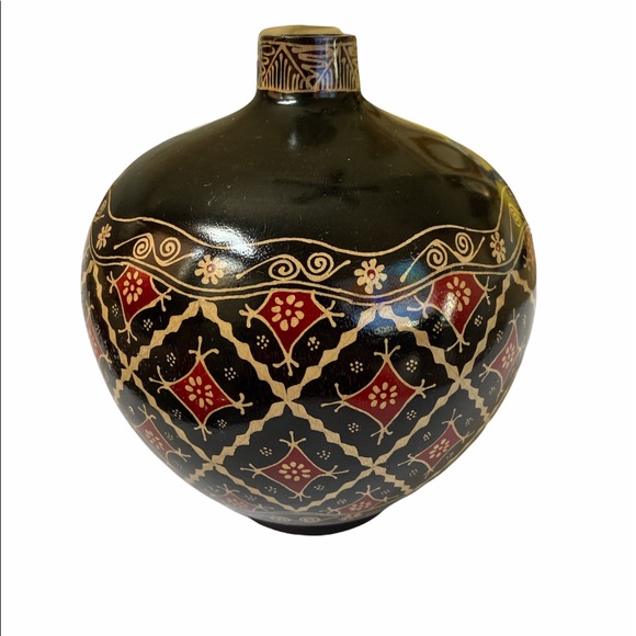 NWT. Striking Lacquer Baltic Vase